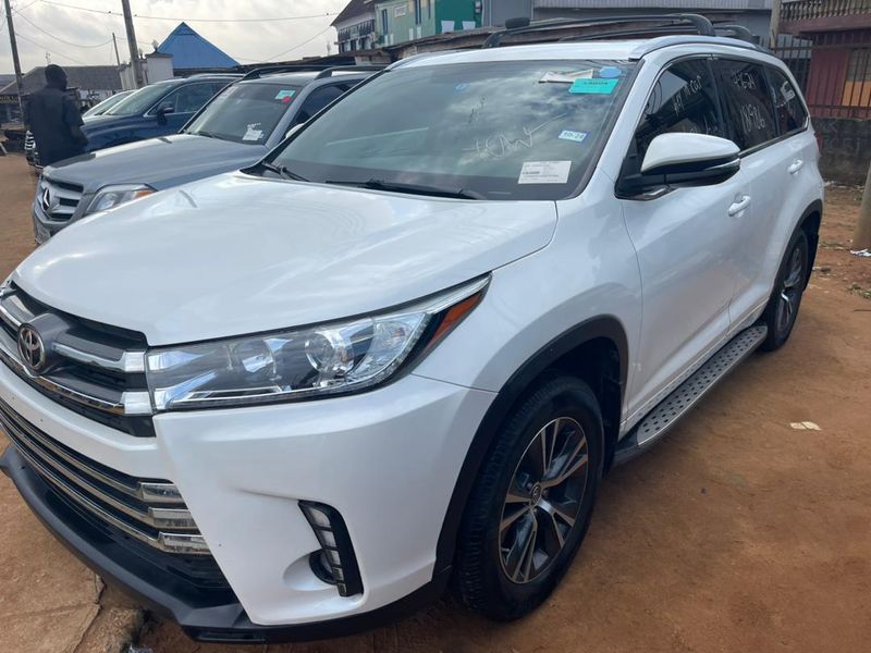 Thumbnail 5 of 2017 Toyota Highlander